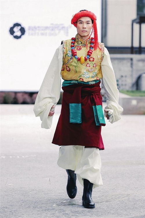 用時(shí)尚語(yǔ)言講述民族故事 民族服飾文化的t臺(tái)夢(mèng)