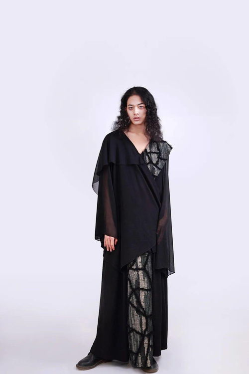 樂山師范學(xué)院美術(shù)學(xué)院2020屆服裝與服飾設(shè)計(jì)專業(yè)畢業(yè)作品展 時(shí)尚與地域文化的交融